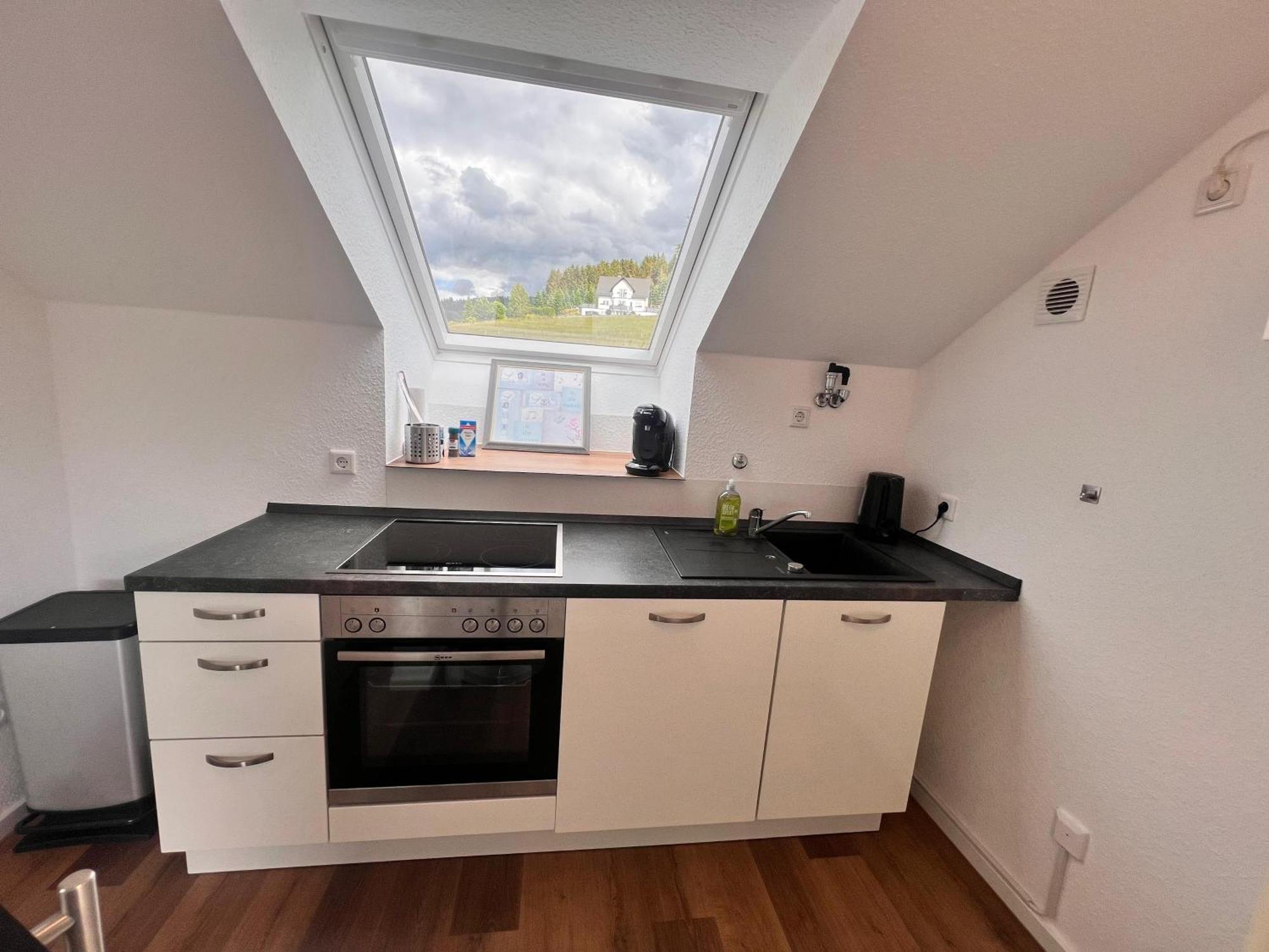 Gemuetliche 3-zimmer-wohnung Mit Panoramablick Und Kostenlosem Ueberdachten Parkplatz *
