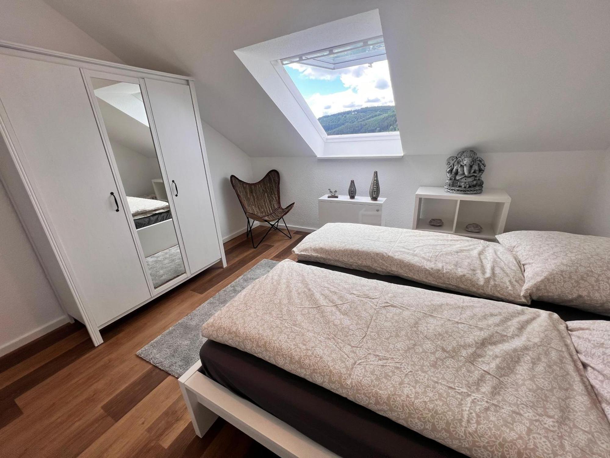 Gemuetliche 3-zimmer-wohnung Mit Panoramablick Und Kostenlosem Ueberdachten Parkplatz Apartment Winterberg