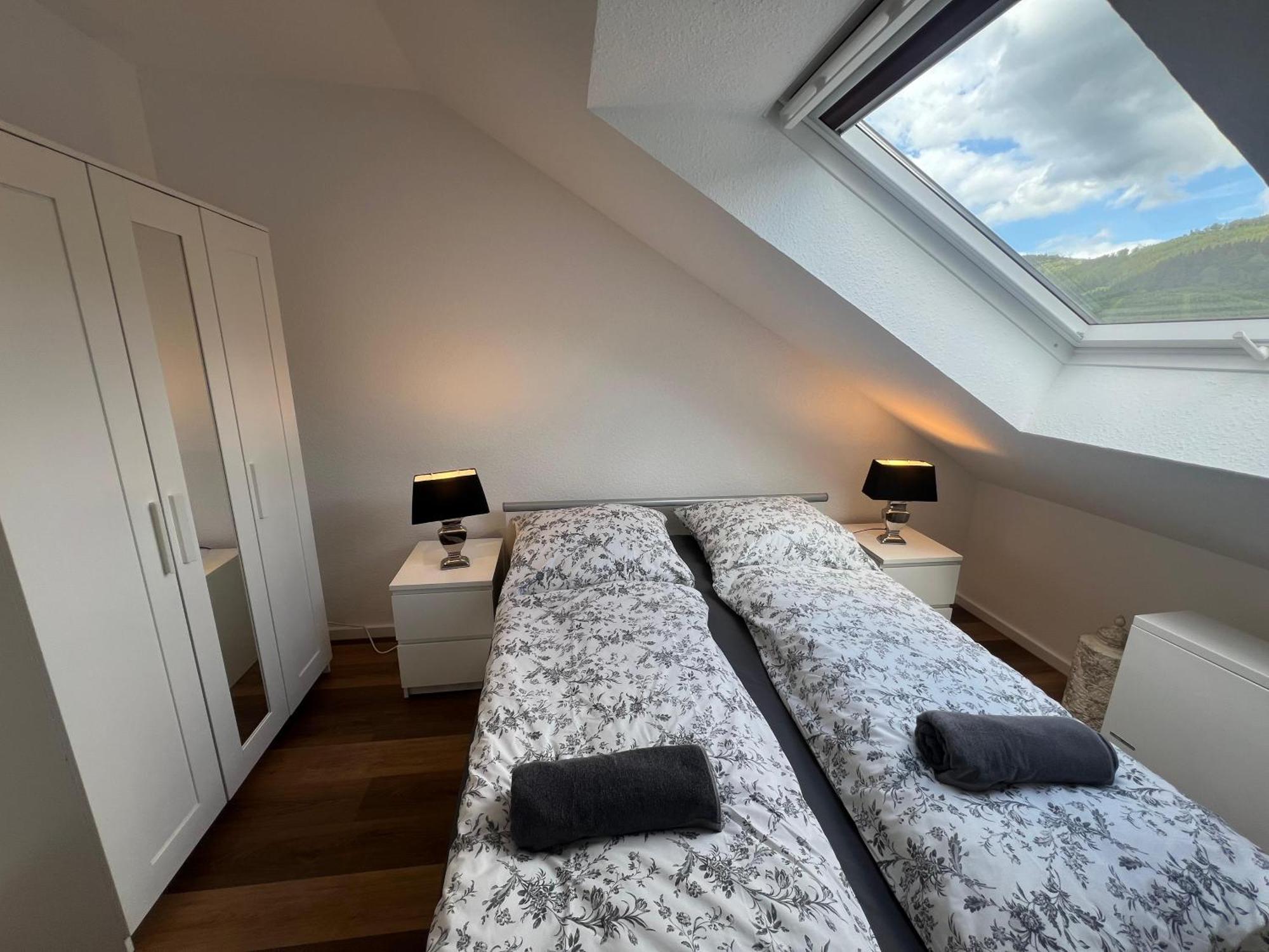 Gemuetliche 3-zimmer-wohnung Mit Panoramablick Und Kostenlosem Ueberdachten Parkplatz Apartment Winterberg