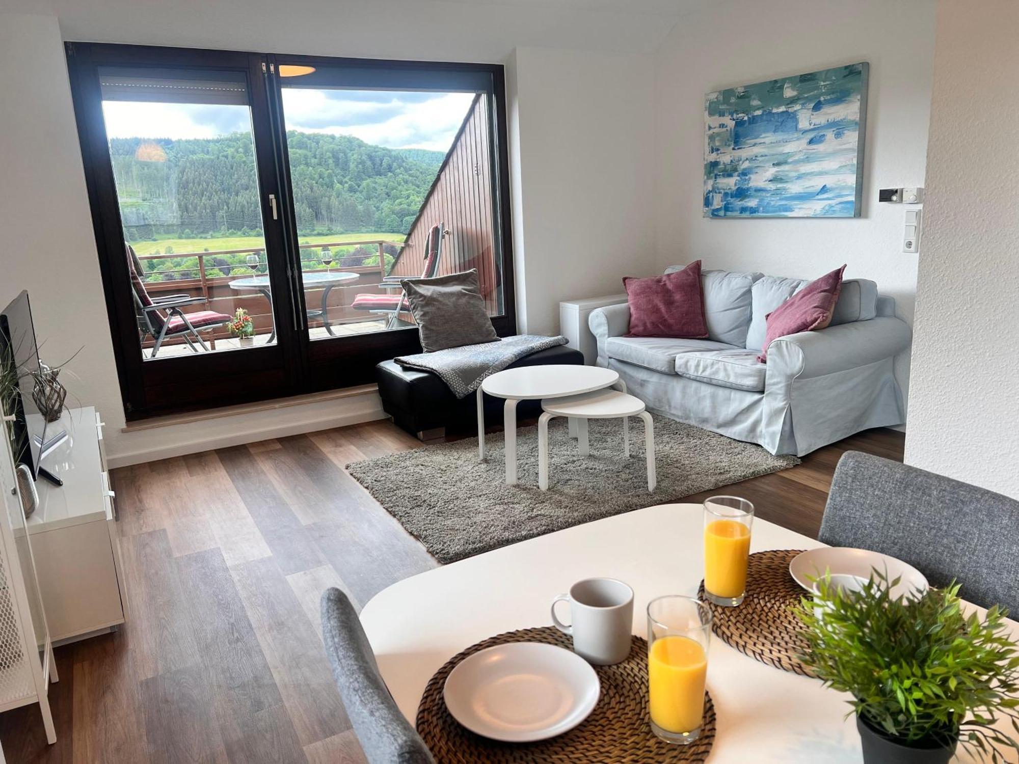 Gemuetliche 3-zimmer-wohnung Mit Panoramablick Und Kostenlosem Ueberdachten Parkplatz
