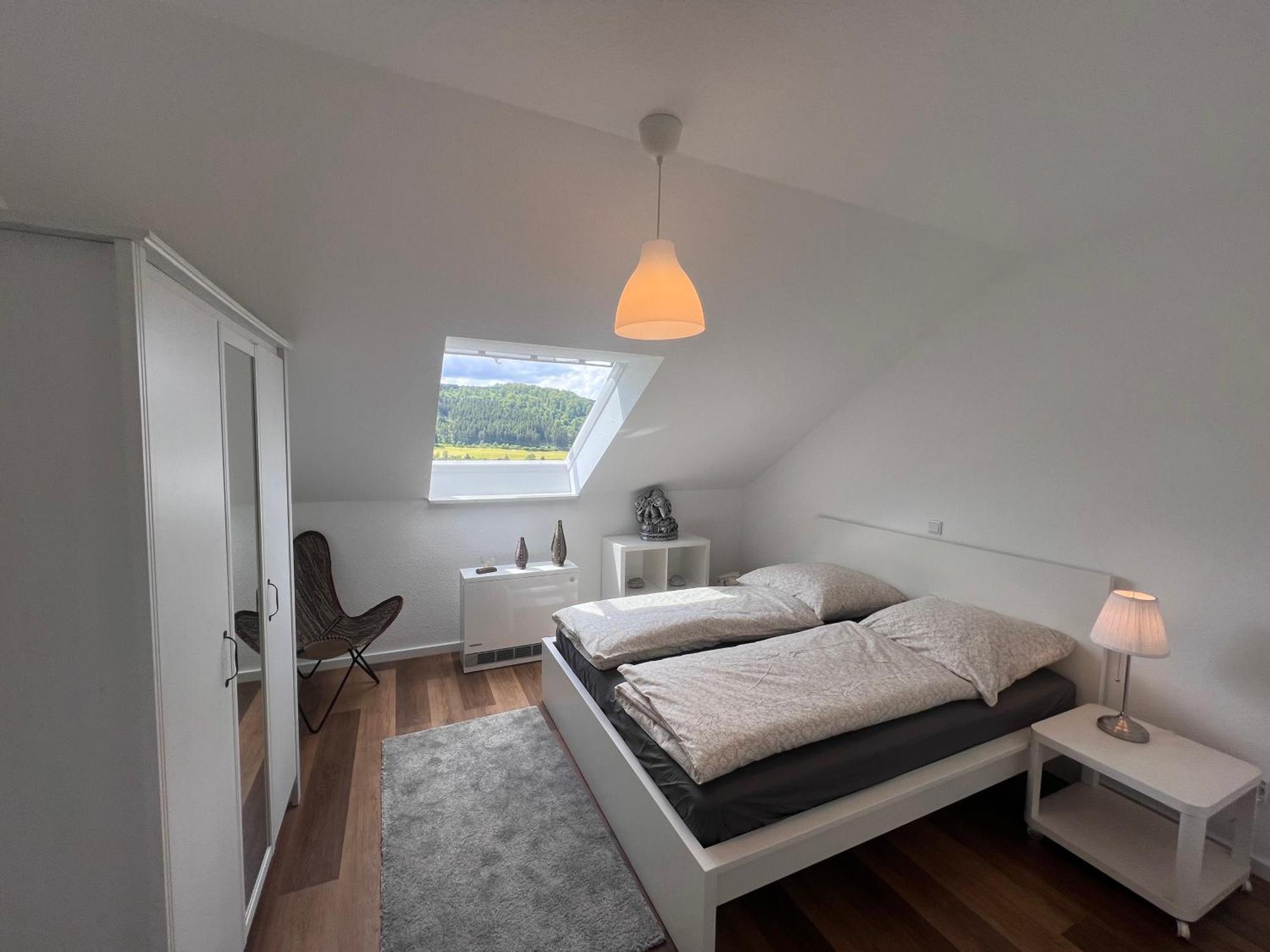 Gemuetliche 3-zimmer-wohnung Mit Panoramablick Und Kostenlosem Ueberdachten Parkplatz Apartment